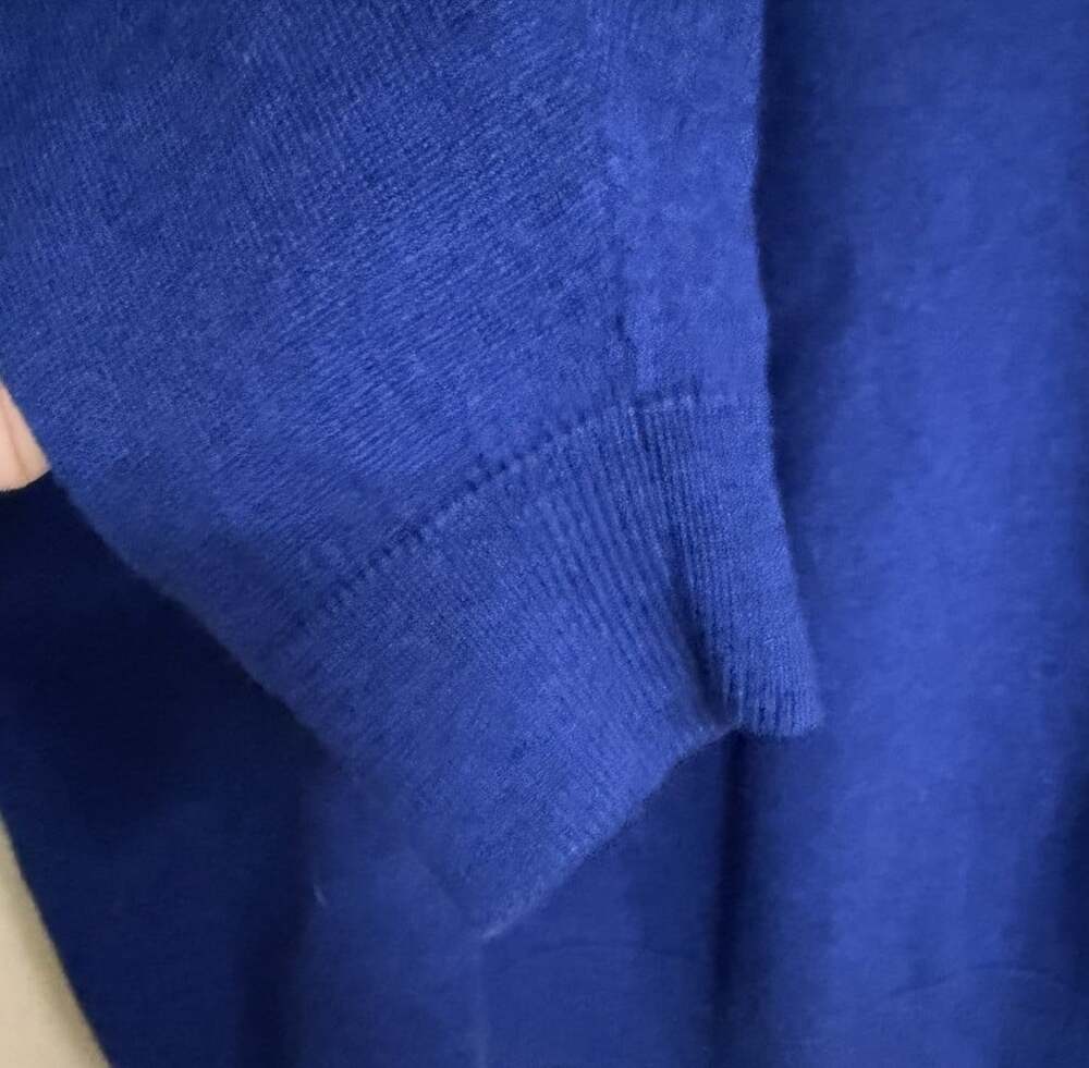Turnbury Extra Fine Merino Wool V Neck Sweater Blue Men's Large - Picture 5 of 8